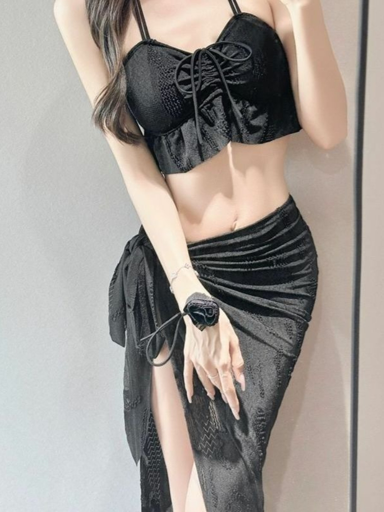 Women Fashion Outfits - Damski dwuczęściowy strój kąpielowy w kwiaty,